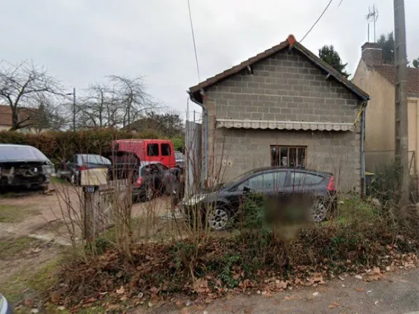 Terrain de 675 m² avec deux garages