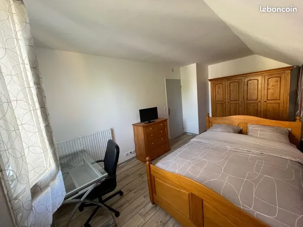 Grande chambre meublée dans un quartier résidentiel calme à Lucé