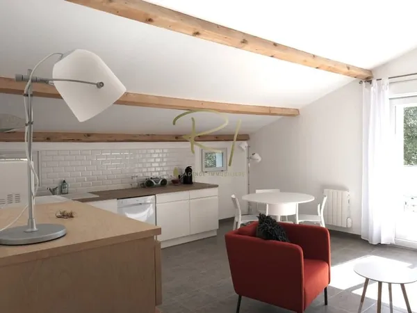 Maison de village en pierre avec 1 logement et 5 garages - I