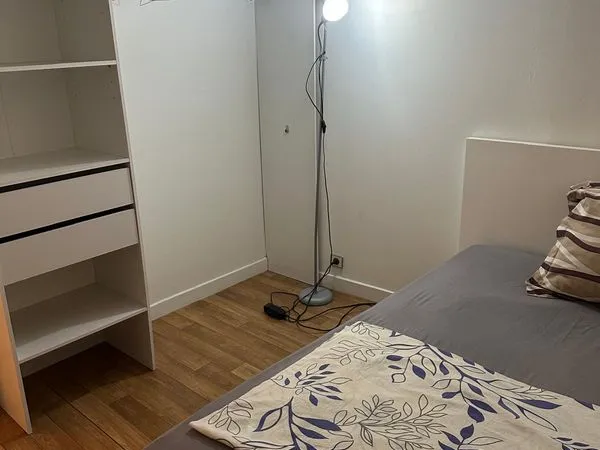 Chambre meublée à louer dans un T3 duplex de 70 m² au pied du métro Porte de Saint-Ouen