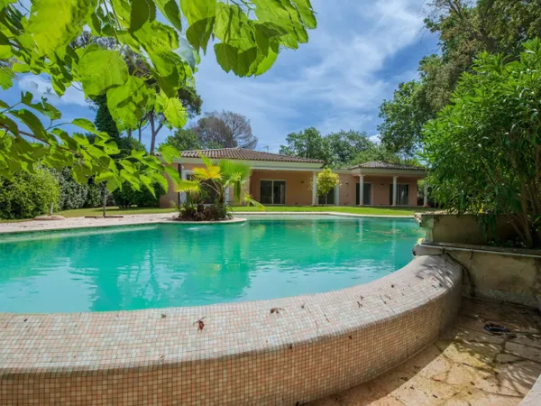 VILLA SAINT RAPHAEL 5 CHAMBRES PISCINE