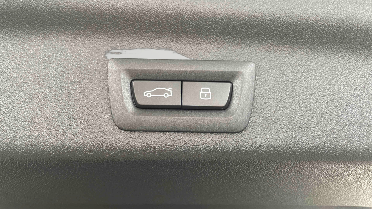 BMW iX1 eDrive20 — photo 18