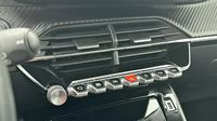 Peugeot 2008 1.2 PureTech 130ch S&S Allure Pack — photo 15