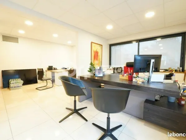 Bureau 220 m²
