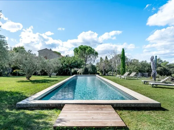 Mas de charme avec piscine et tennis