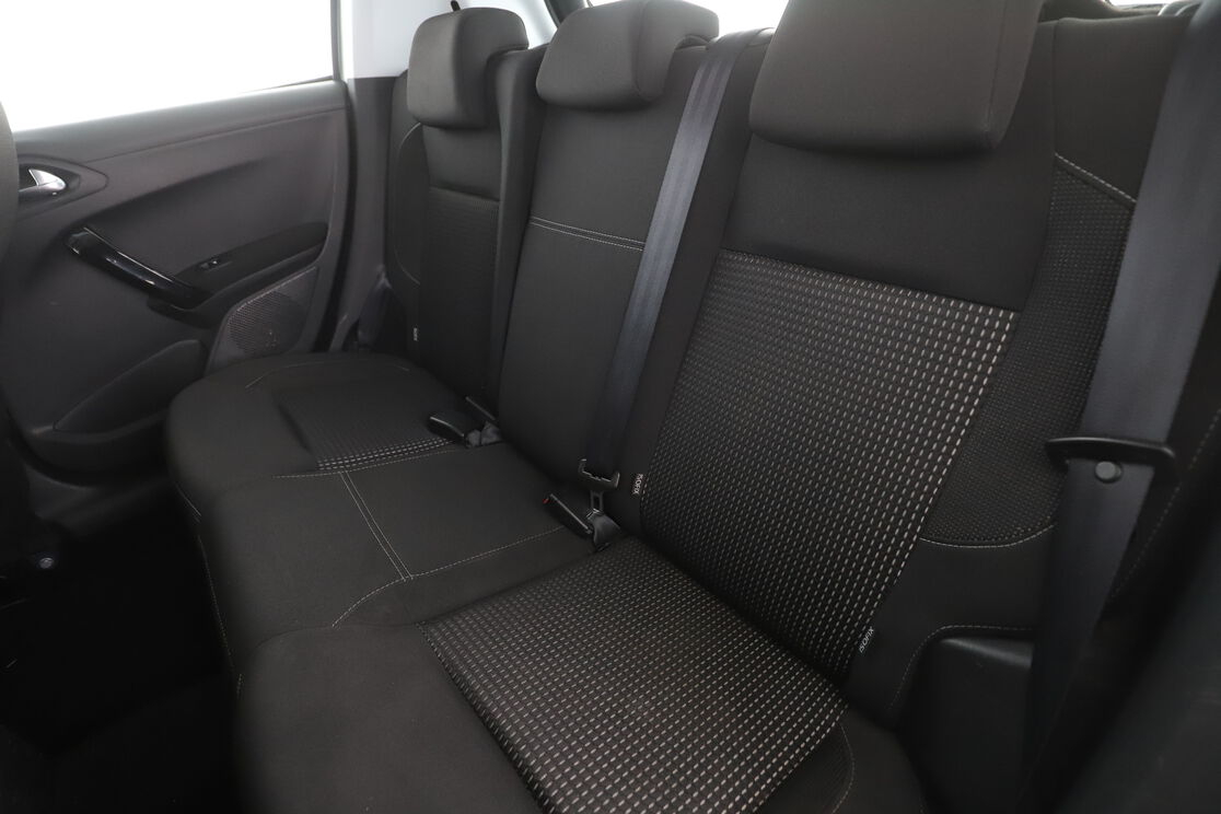 Peugeot 208 1.2 PureTech Allure — photo 13