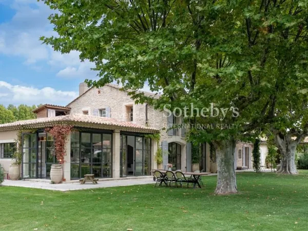 Mas Occitan, propriété à louer au centre de Saint Rémy de Proven