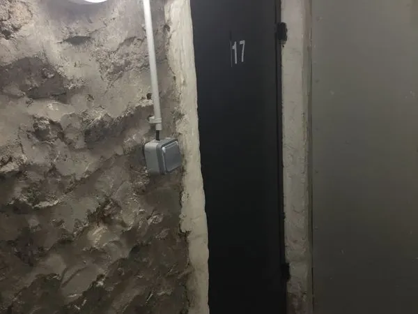 Cave location vin carton