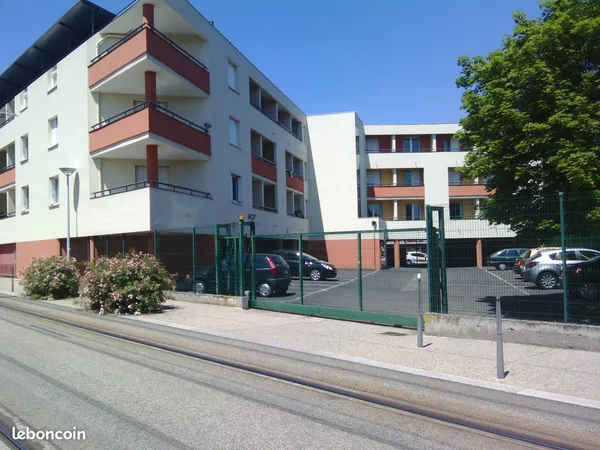 F1 meublé de 28 m², proche Fac des Cézeaux et CHU