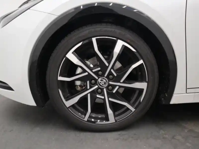 Toyota Prius hybride rechargeable 223ch design phev 2.0l — photo 13