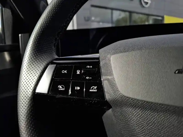 Opel Astra 1.2 turbo hybride 136 ch e-dct6 — photo 29