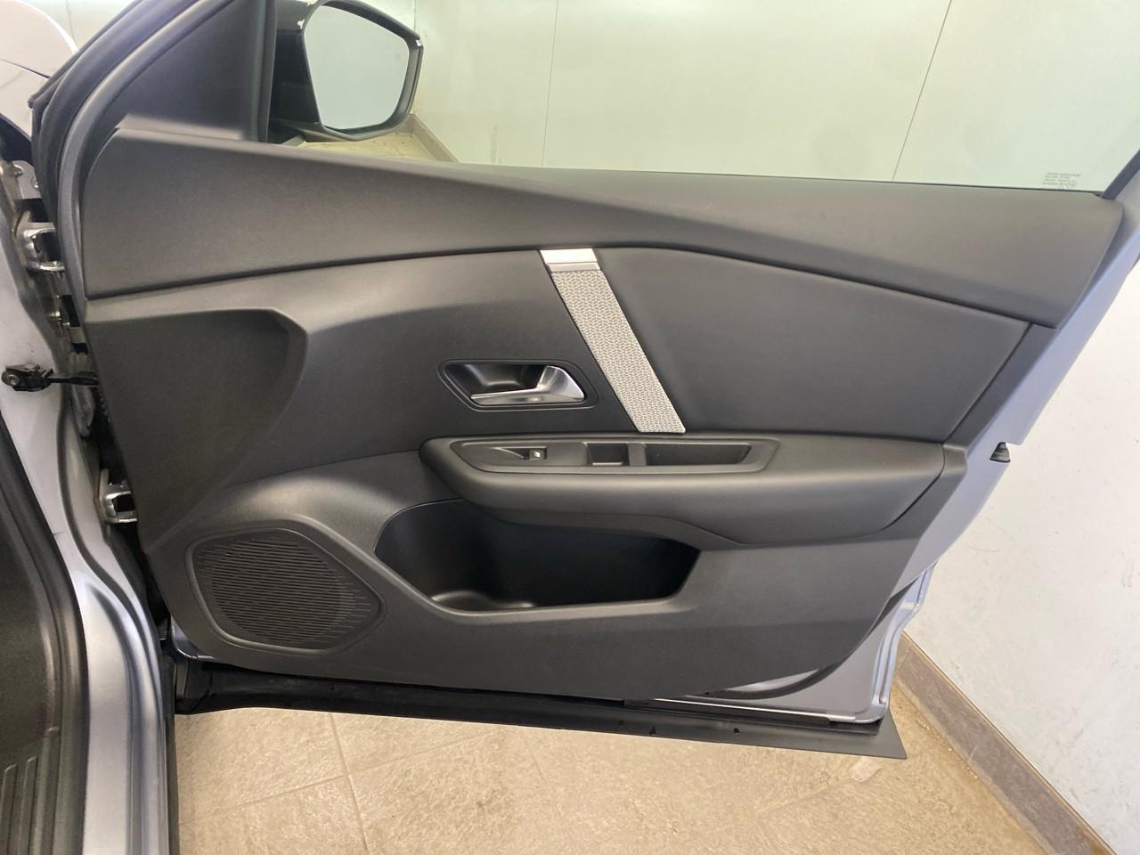 Citroën C4 puretech 130 s&s eat8 shine pack — photo 27