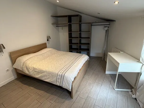 Belle chambre dans un beau logement de plein pied en colocation