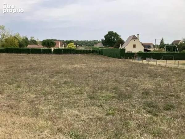 Terrain plat à bâtir de 2625 m2 à Meyrals