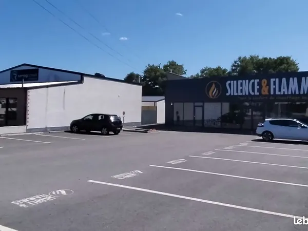 Local 160 m2 CHALLANS - Commerce/Stockage/Dépot