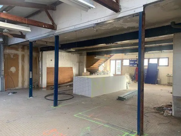 Entrepôt 265 m²