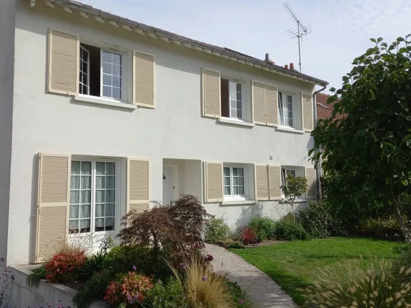 Vends maison avec jardin