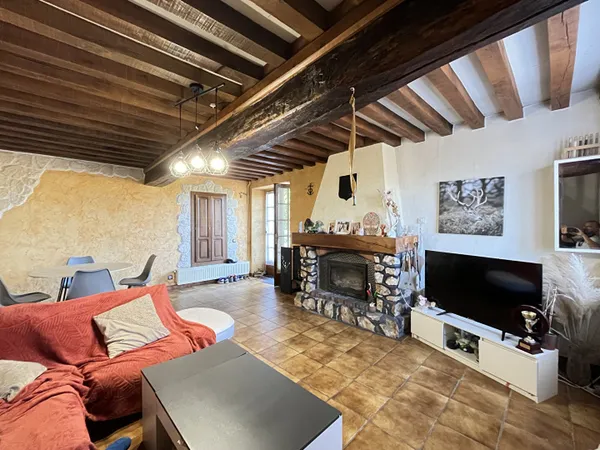 REMILLY. Maison 3 chambres dans village du Morvan.