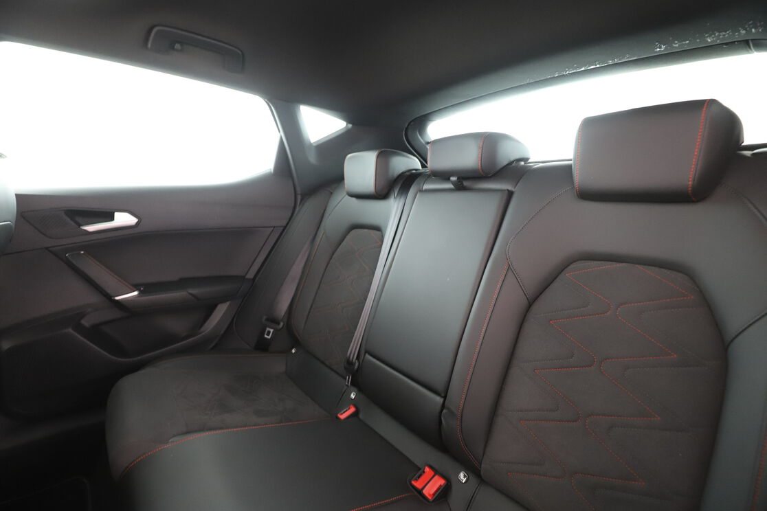 Seat Leon 1.4 TSI e-HYBRID FR DSG6 — photo 13