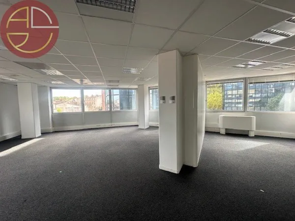 Bureaux 326 m²