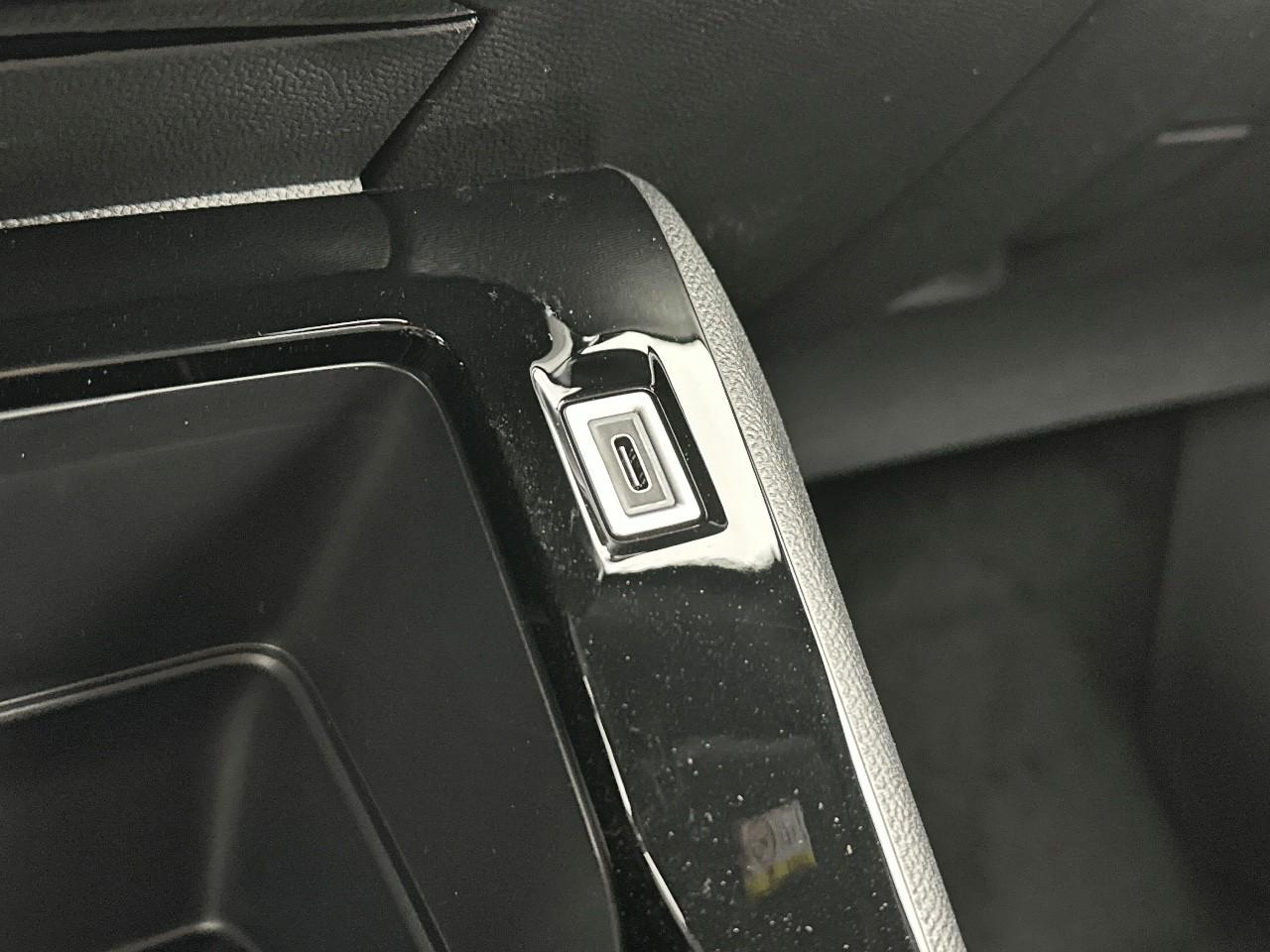 Peugeot 2008 hybrid 110 e-dcs6 allure — photo 27