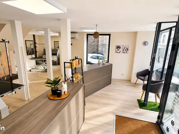 Local commercial 110 m² - Vitrine - Centre Aizenay - Rénové