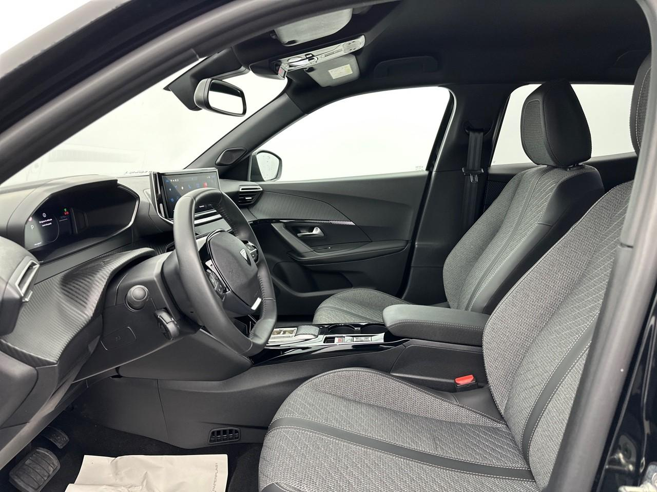 Peugeot 2008 electrique 54 kwh 156 ch allure — photo 9