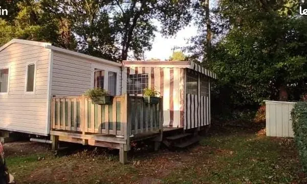 Vends mobil-home IRM Sibella (2009), 32 m², en très bon état. Vendu meublé et équipé