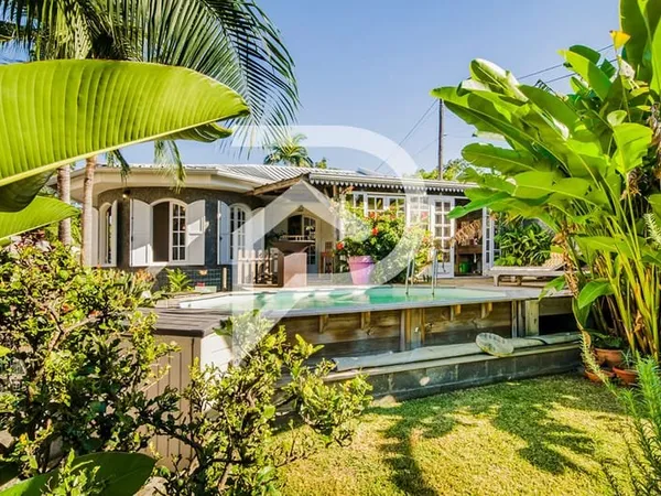 Villa de charme rénovée avec cachet créole et confort contemporain