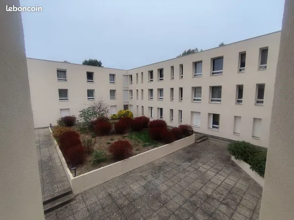 Idéal étudiant ou jeune actif - Studio 24 m² meublé - Gare SQY à pied