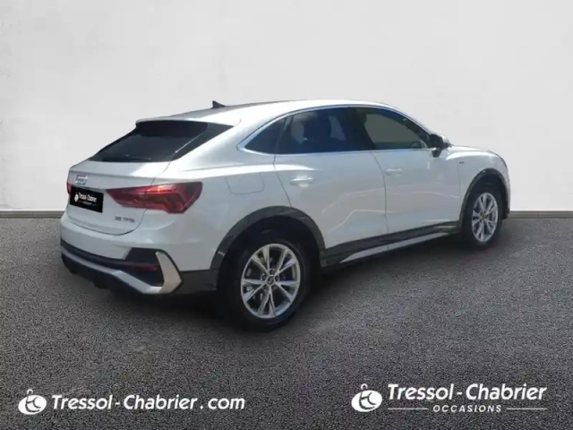 Audi Q3 sportback 35 tfsi 150 ch s tronic 7 s line — photo 2