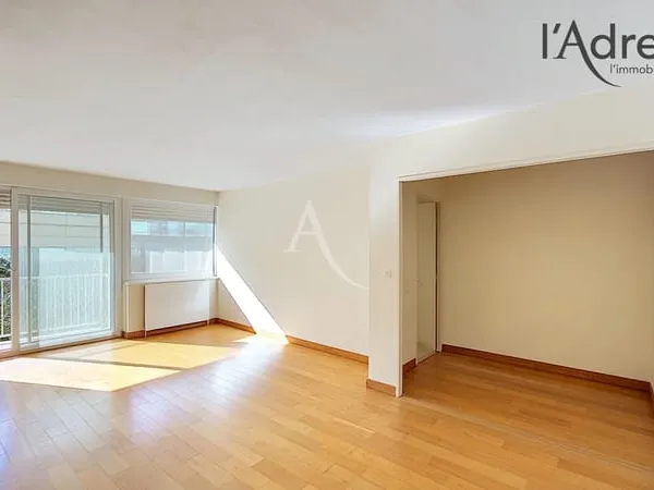 PUTEAUX/CENTRE 3 pièces de 75m² avec balcon 13m², parking et cave