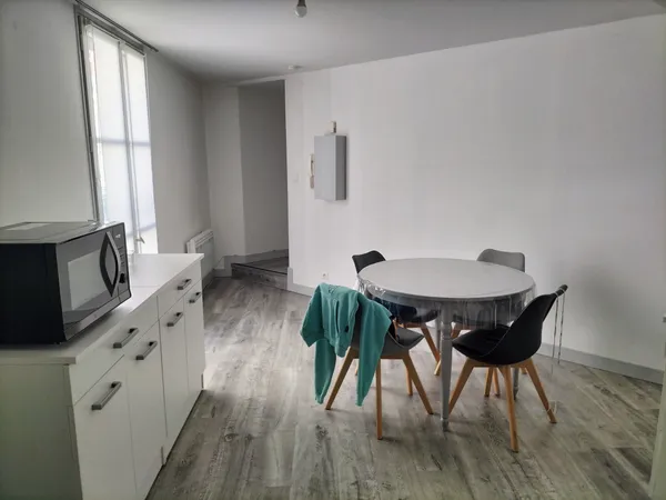 LAVAL, hyper centre rive droite, un appartement T3 d'eniron