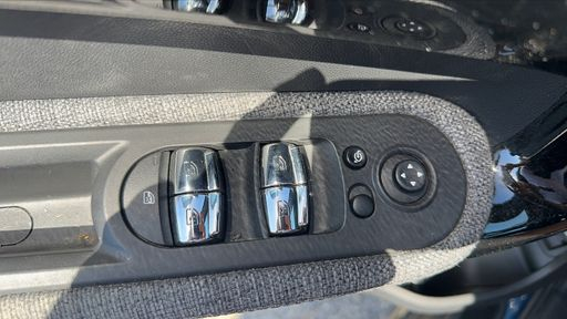 Mini Countryman 1.5 i 220 Plug in Hybrid ALL4 Steptronic6 - Northwood – 2020 – 50000 km – Hybride rechargeable – Boîte Automatique — photo 3