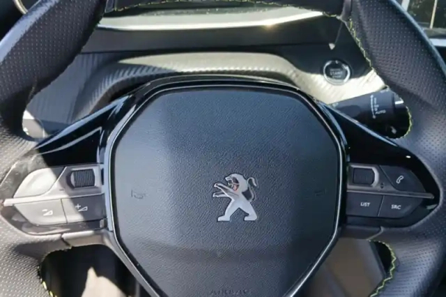 Peugeot 2008 puretech 130 s&amp;s bvm6 — photo 19