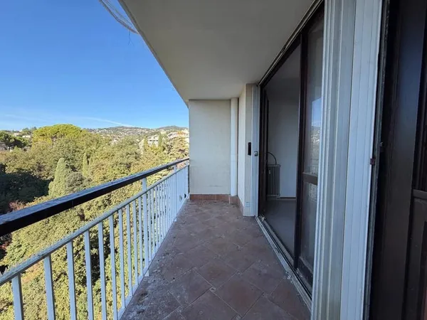 NICE RIMIEZ, 2 PIECES AVEC BALCON, GARAGE ET CAVE