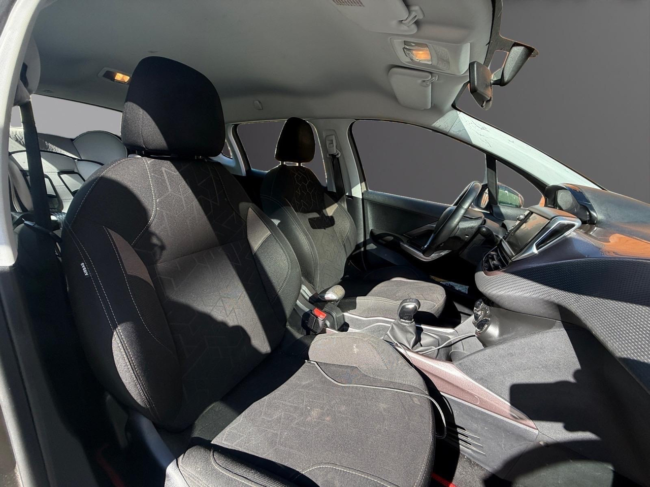 Peugeot 2008 1.2 VTi 82ch BVM5 Allure occasion - Essence - 2013 - 140 500 km - 4 980 € - Montreuil (Seine-Saint-Denis) 992785774013 — photo 12