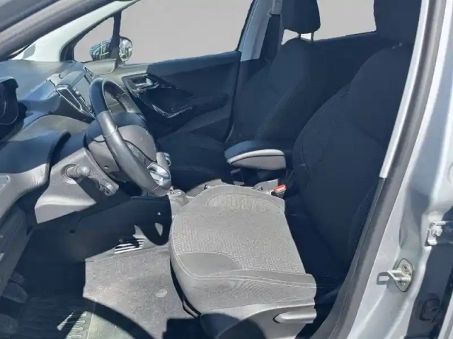 Peugeot 208 puretech 110ch s&amp;s bvm6 — photo 11