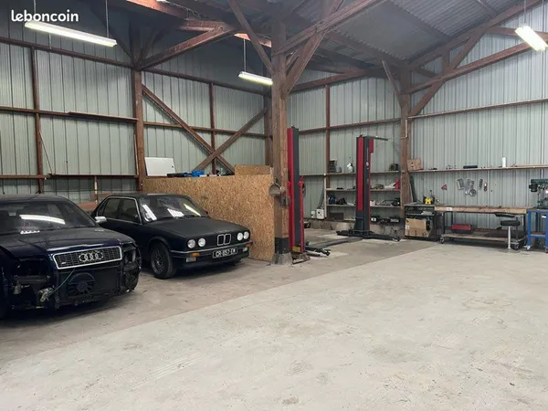 Atelier partagé / Place garage avec pont élévateur - 10 min Rennes Nord