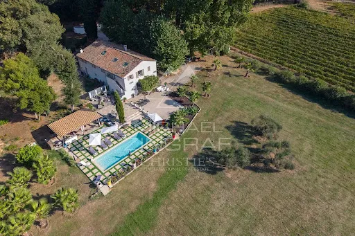 Villa 9 pièces 263 m²