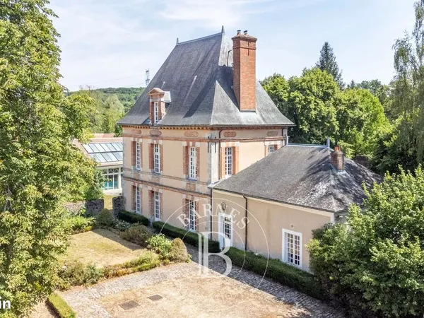 Chateau 7 pièces 310 m²