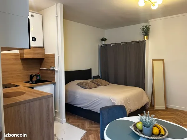 Studio 24,5 m² RÉNOVÉ À NEUF - Prêt à vivre - Métro Bérault (Ligne 1)