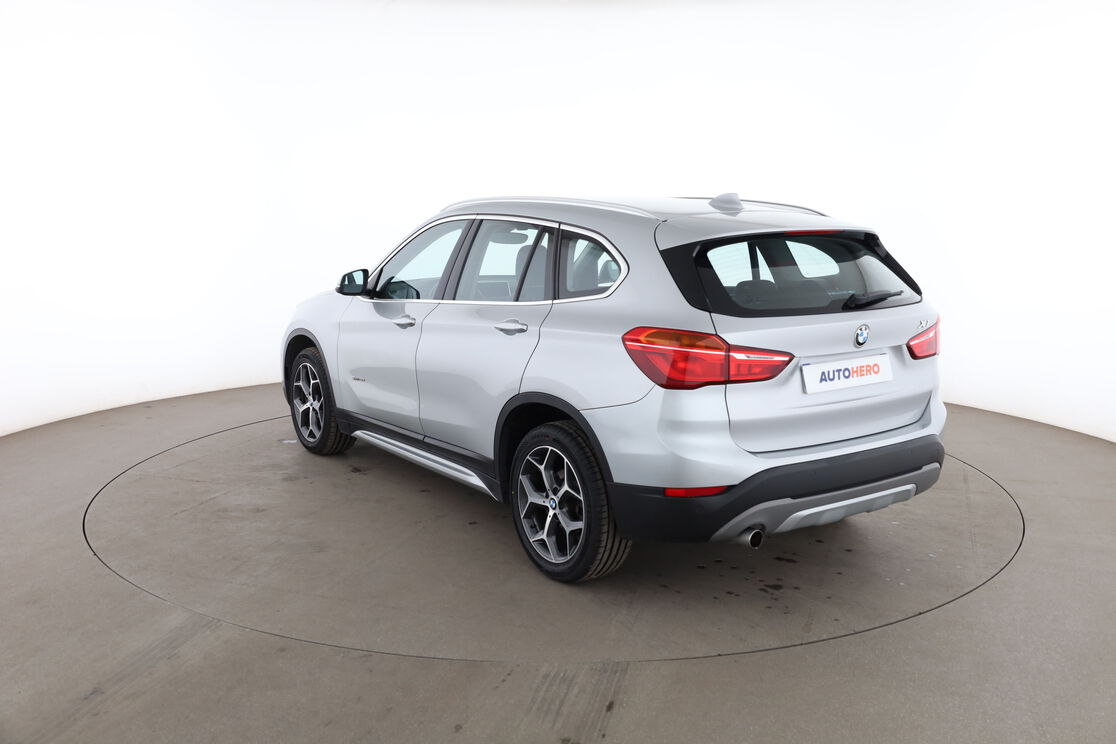 BMW X1 sDrive18d xLine — photo 3
