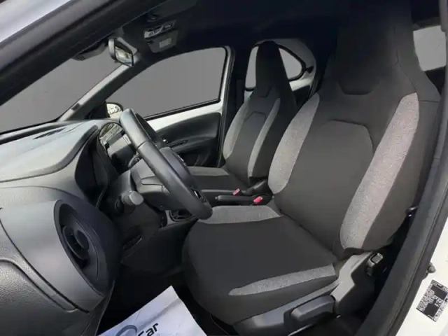 Toyota Aygo 1.0 vvt-i 72 dynamic — photo 9