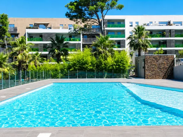 A vendre, Saint Raphaël, appartement deux pièces avec piscine dans une résidence récente