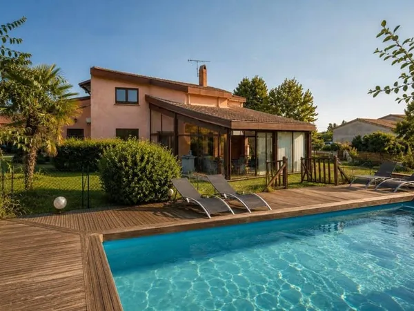Villa 7 pièces 230 m²