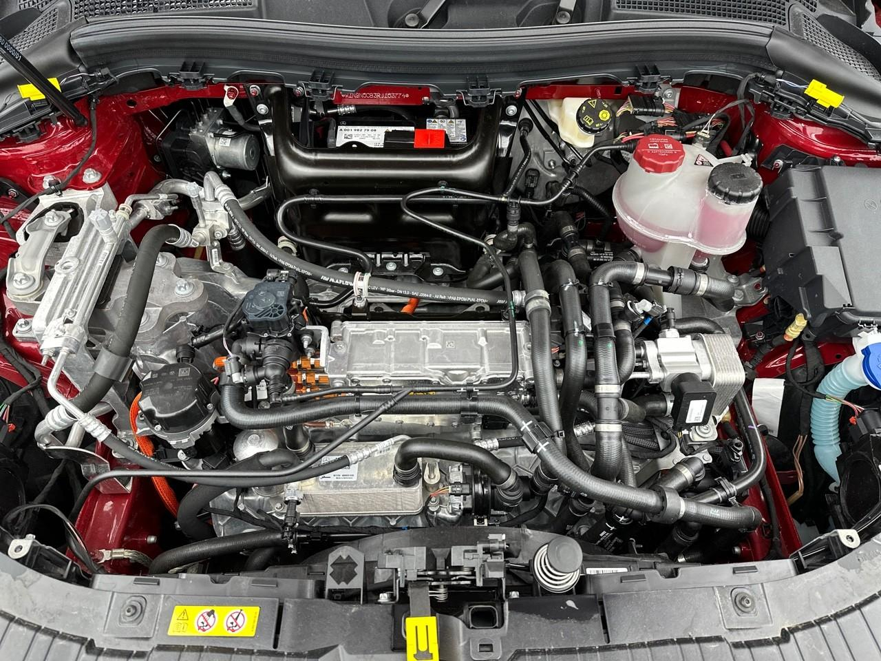 Mercedes Eqa 250+ amg line — photo 13