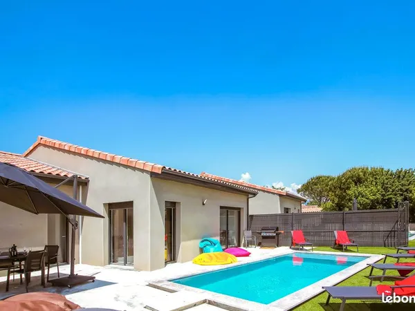 Villa contemporaine meublée avec piscine privée - CLEON D'ANDRAN