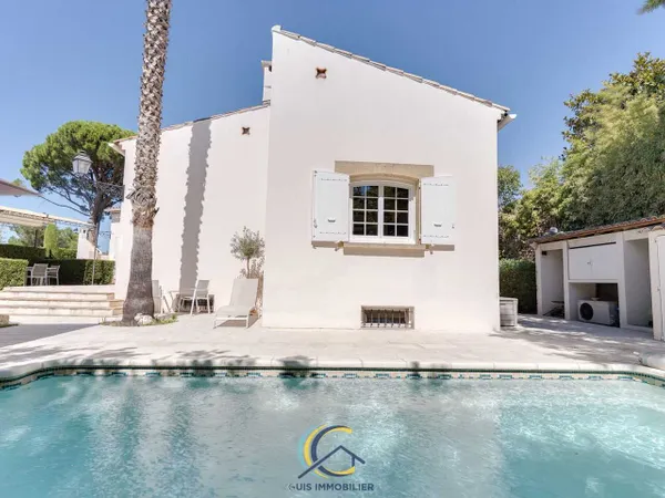 Villa 7 pièces 278 m²
