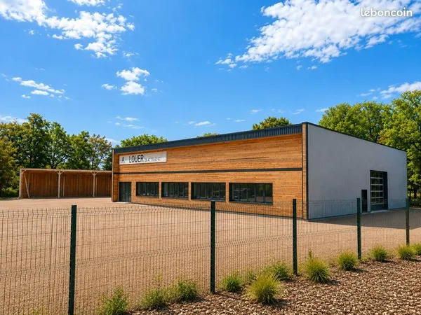 Bâtiment industriel 660 m² - terrain 5400m² - accès PL - LIVERNON
